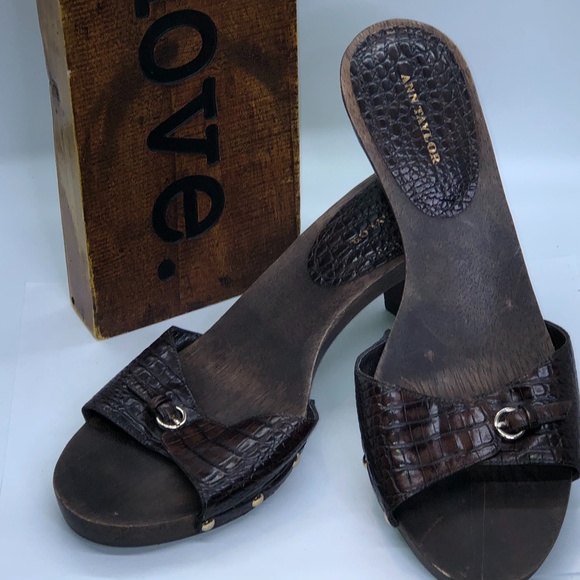ANN TAYLOR LEATHER WOODEN CLOG SANDALS ~9M - Picture 2 of 8